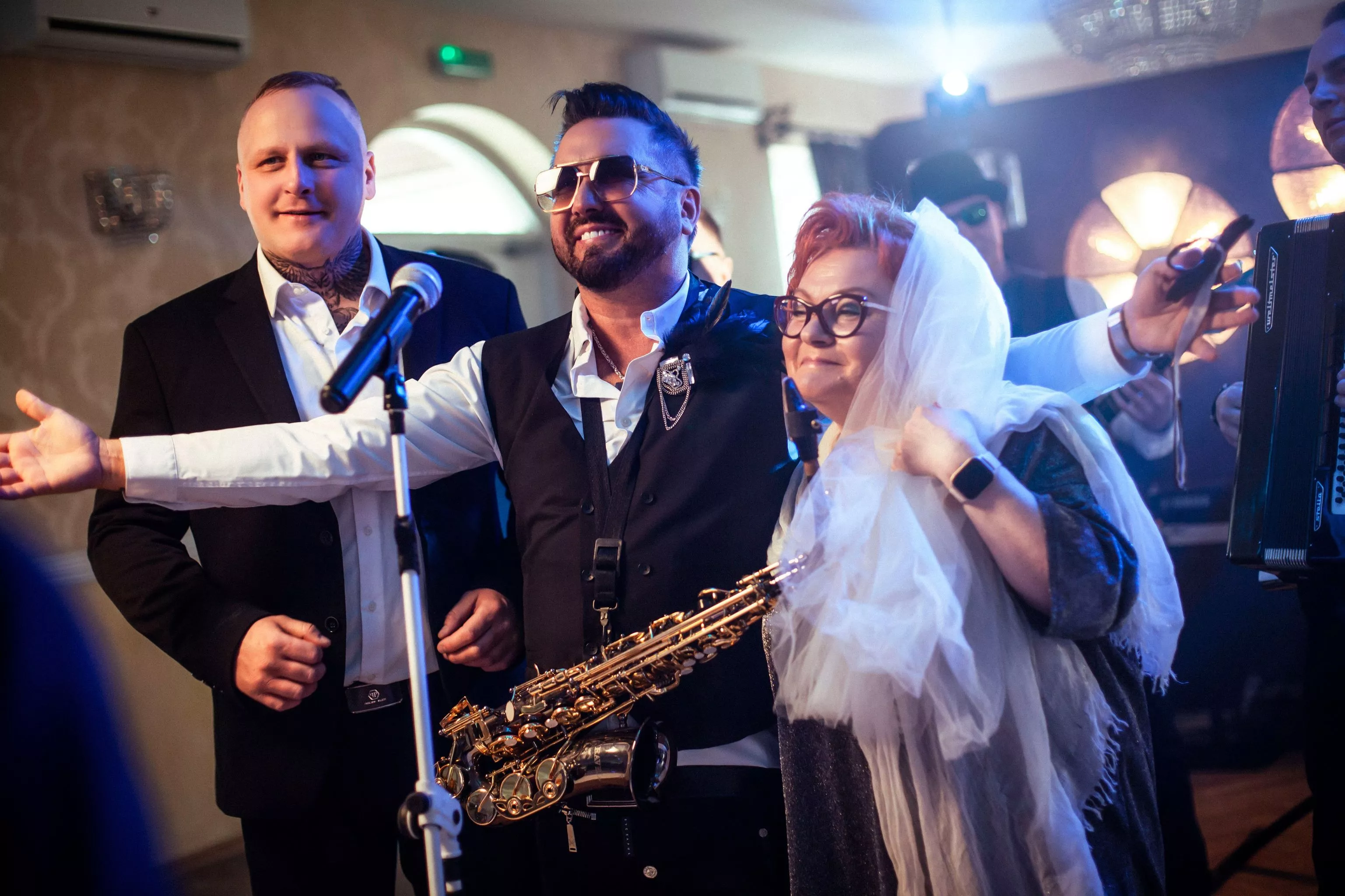 To będzie największy hit wesel w tym roku?! Andre stworzył muzyczną petardę pt. „Biała sukienka„